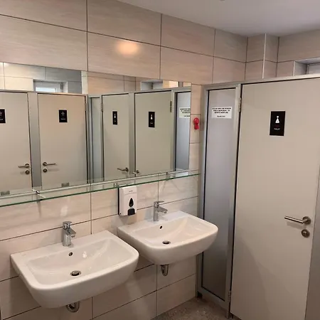 Railwayrooms22 Hostal Liubliana